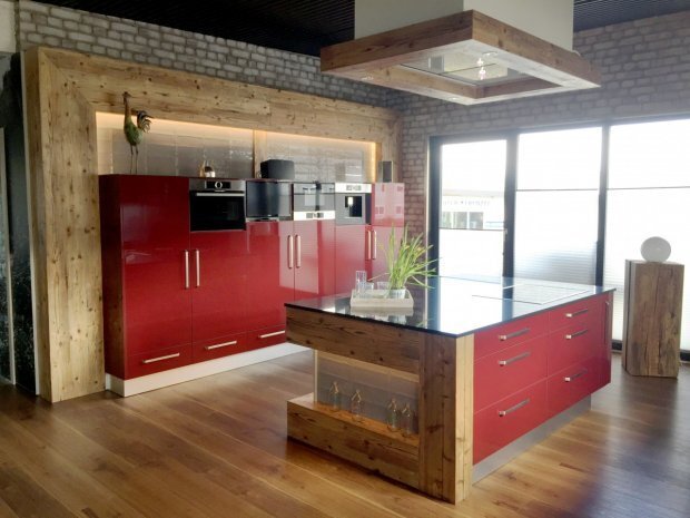 Küche rot mit Küchenblock