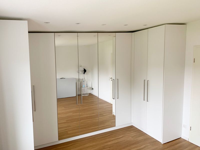 Schlafzimmerschrank in Nische